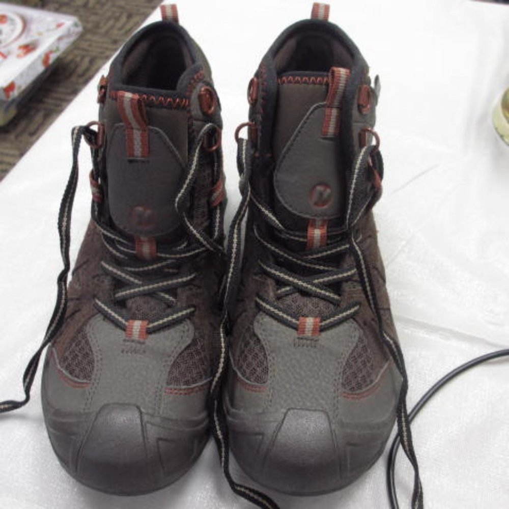 NWOT Merrell Capra Mid Waterproof Select Dry Select Grip Leather Hiking Boots